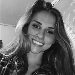 Meet your Posher, Ella